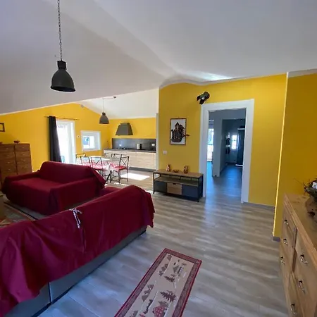 Chevres A Cheval - أَويستا