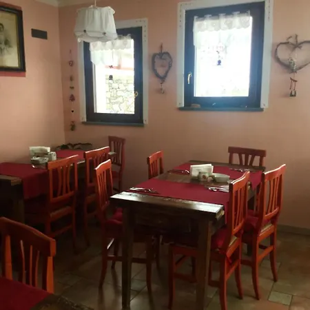 Chevres A Cheval - *