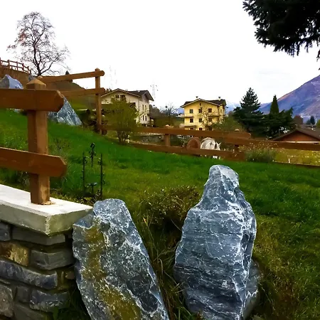 Chèvres à Cheval - *