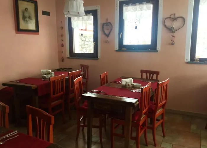 Chevres A Cheval - *